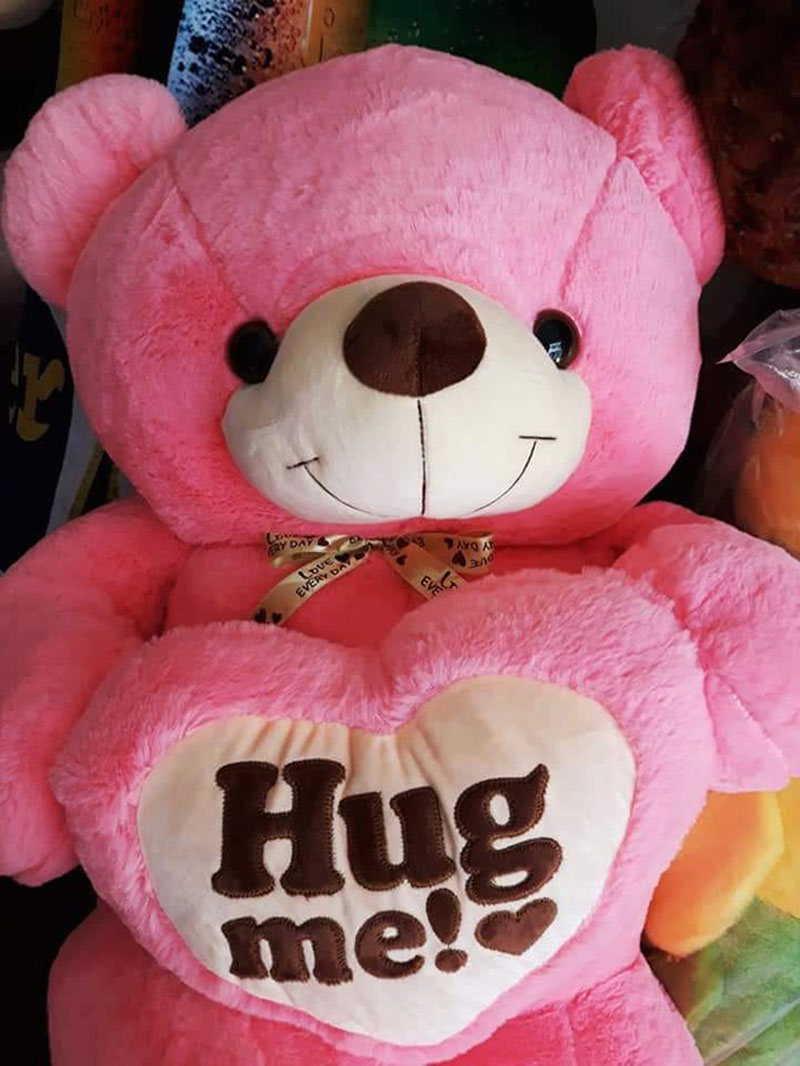 Gấu Teddy Hug me có một khuôn mặt vui vẻ, đáng yêu